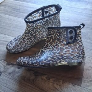 Garden Boots Size 9 Leopard Print Animal Print Lightweight Chore Boots